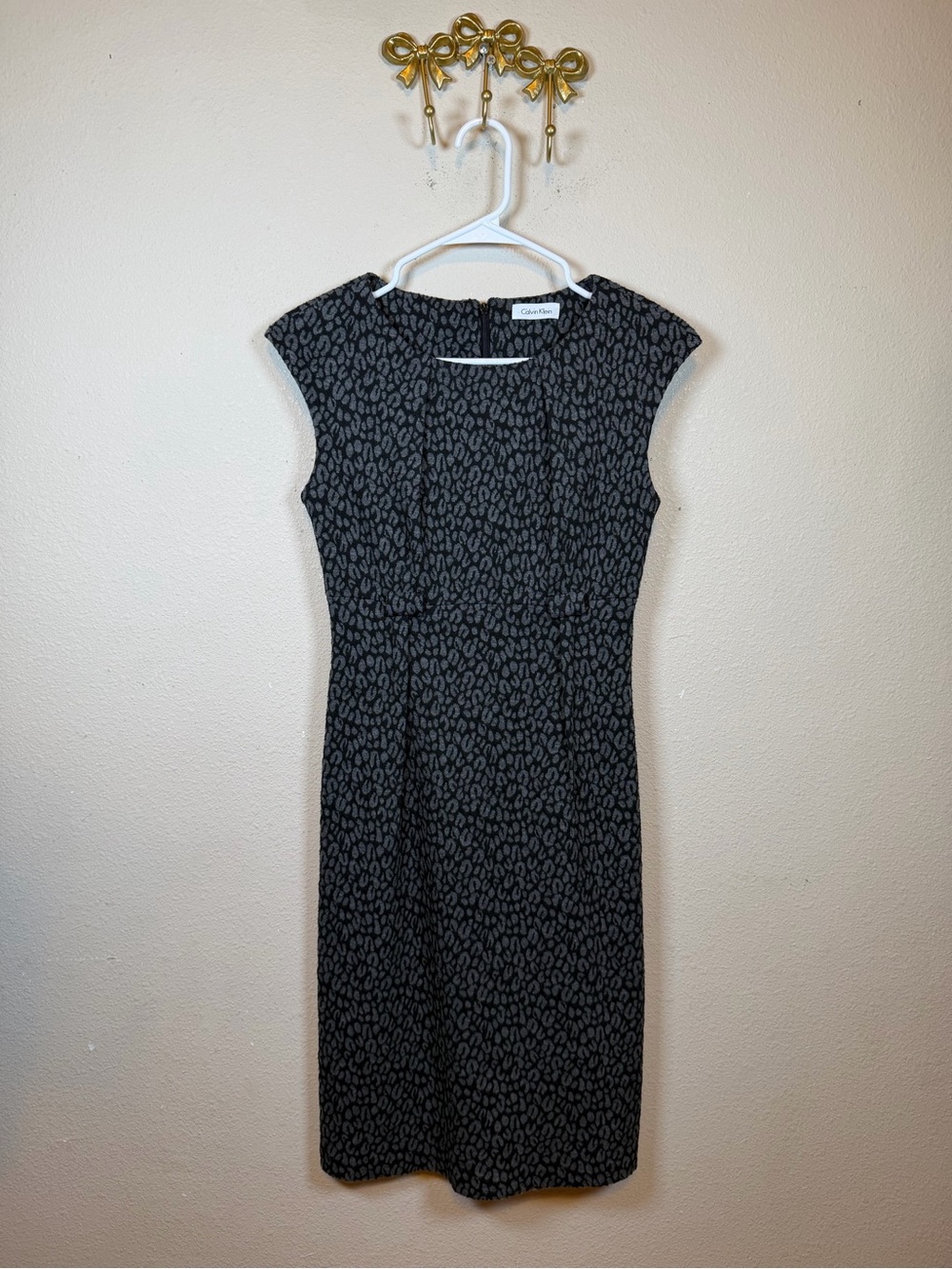 Calvin Klein Black & Gray Patterned Cap-Sleeve Midi Dress. Size 10